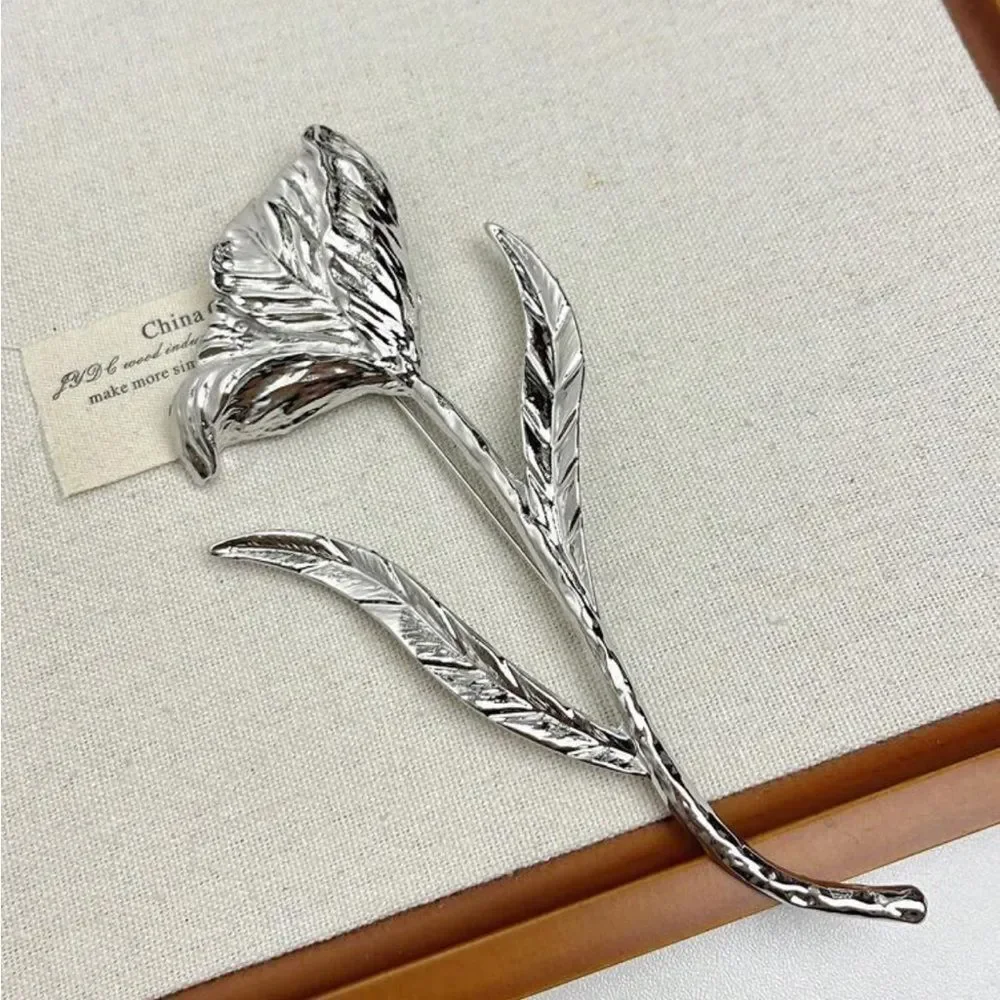 Silver Floral Brooch M1495